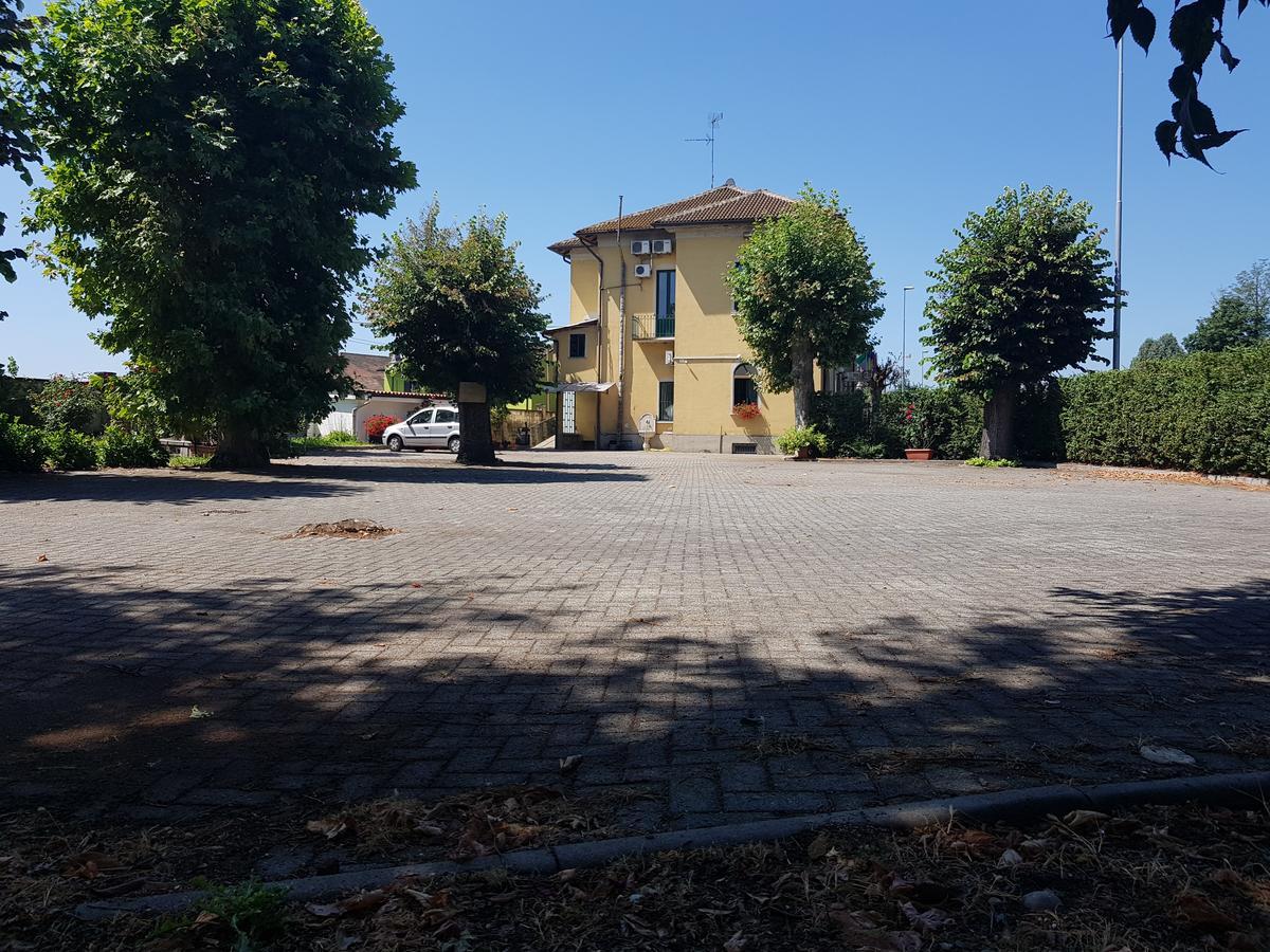 Hotel La Pendola Ozzero Exteriör bild