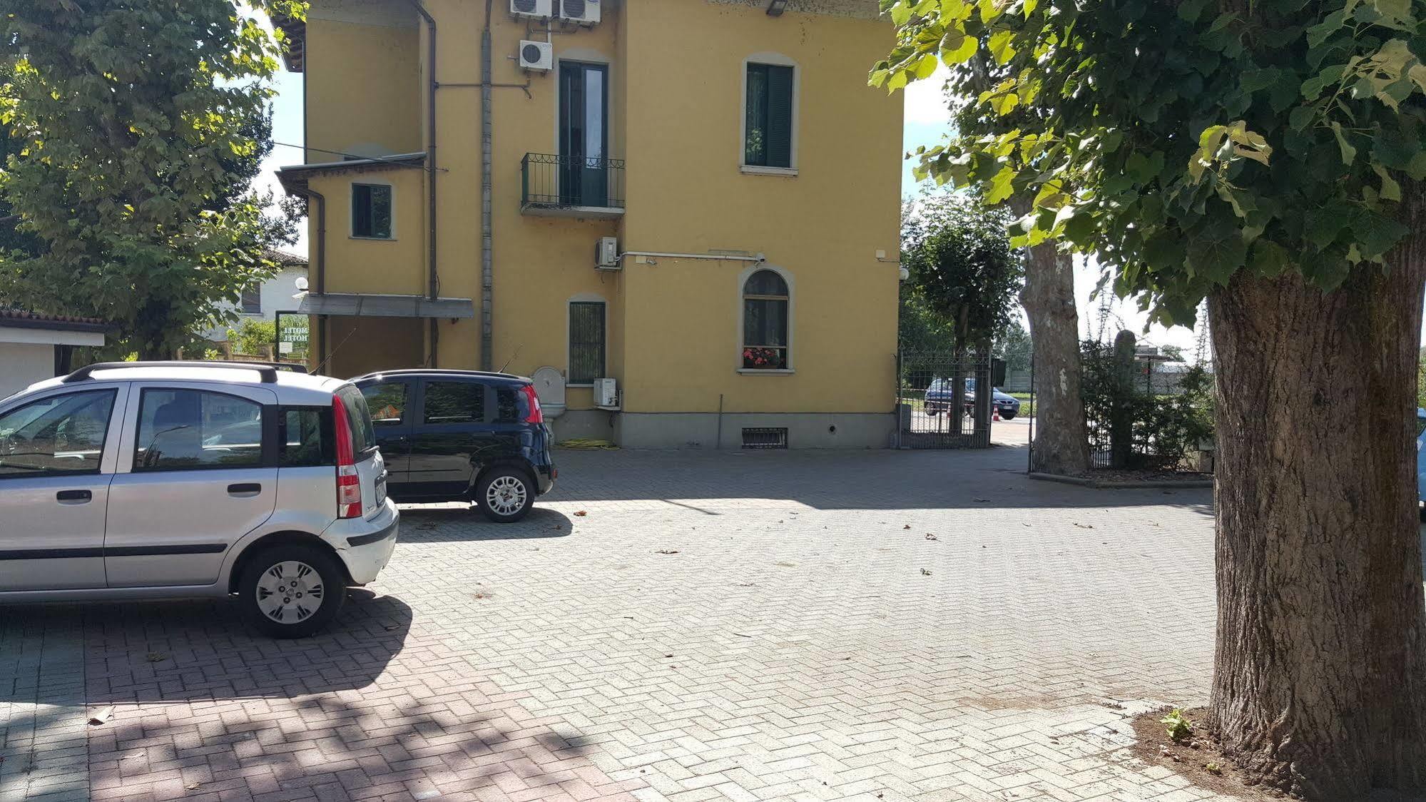 Hotel La Pendola Ozzero Exteriör bild